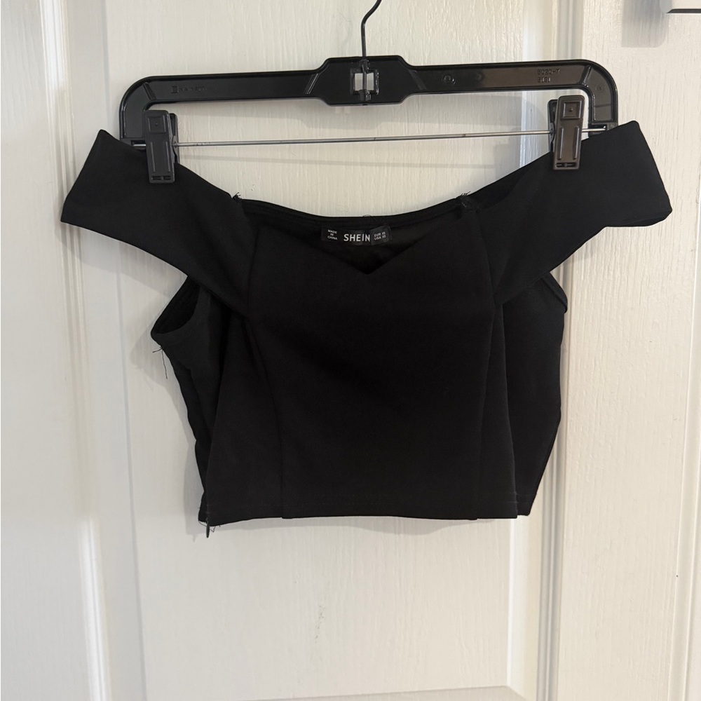 SHEIN Elegant Black Crop Top